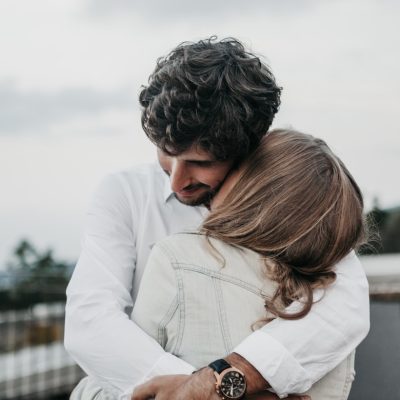 彼女に依存する男性の特徴は？依存体質な彼氏との上手な付き合い方 アイキャッチ画像