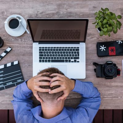 仕事が忙しいアピールする男性心理とは？女性から見たらウザい？ アイキャッチ画像