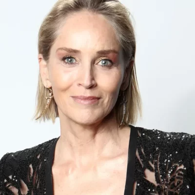 シャロン・ストーンは若い頃から変わらず美しい！プロフィールや活躍など紹介！ アイキャッチ画像