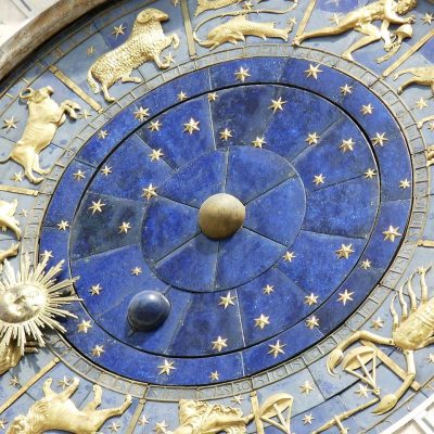 天王星人プラス(+)の性格・恋愛運・仕事運など詳しく解説！【六星占術】 アイキャッチ画像
