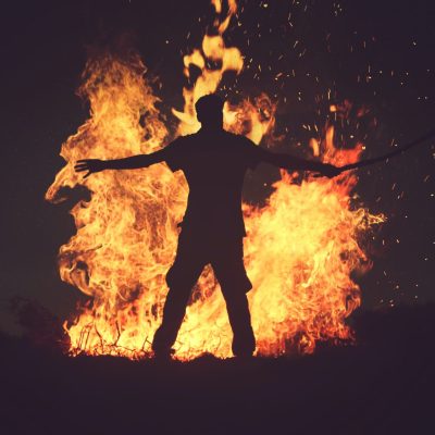 【夢占い】火事の夢にはどんな意味がある？場面で変わる暗示を解説！ アイキャッチ画像