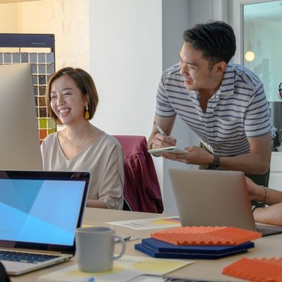 職場恋愛のサイン「脈あり・脈なし」を見極め方を解説！ アイキャッチ画像
