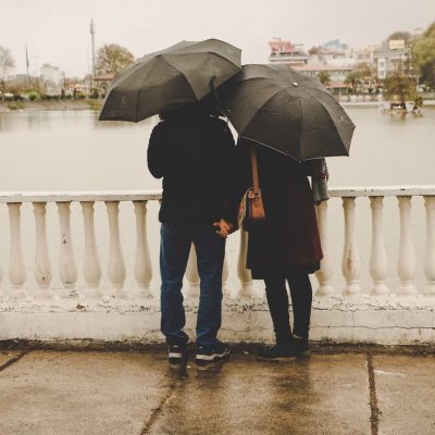 既婚男性が本気で好きな女性にとる態度を大公開！旦那が本気で恋した場合の対処法 アイキャッチ画像