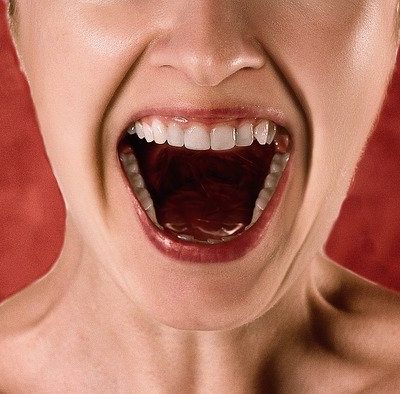 【夢占い】怒られる夢にはどんな意味がある？相手別に意味を解説！ アイキャッチ画像