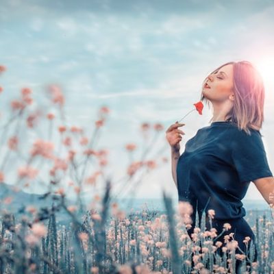 感受性が豊かな人の特徴は？感受性が強くなった原因や向いてる職業を解説！ アイキャッチ画像