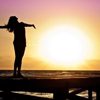 不思議な魅力のある女性に男性が惹かれるのはなぜ？魅力的な女性の特徴とは アイキャッチ画像
