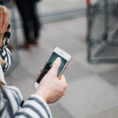 LINEの返信は遅いけど続くのは脈あり？女性心理を解説！ アイキャッチ画像